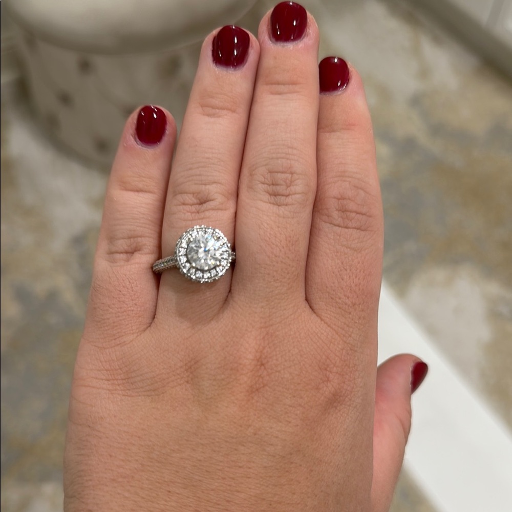 2.5 carats 10k white gold halo engagement ring with lab diamonds size 9